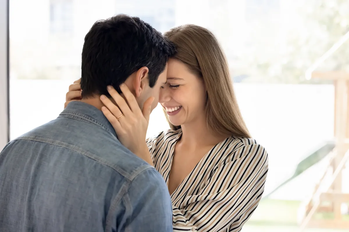 A fiatal és boldog pár, aki összeillik a numerológia alapján.