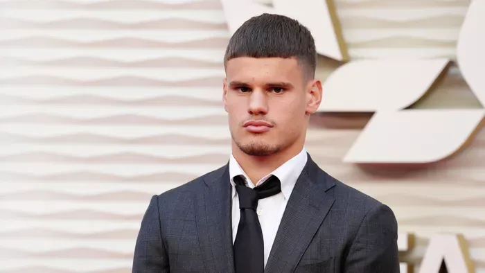 Kerkez Milos kabátján röhögnek a kommentelők