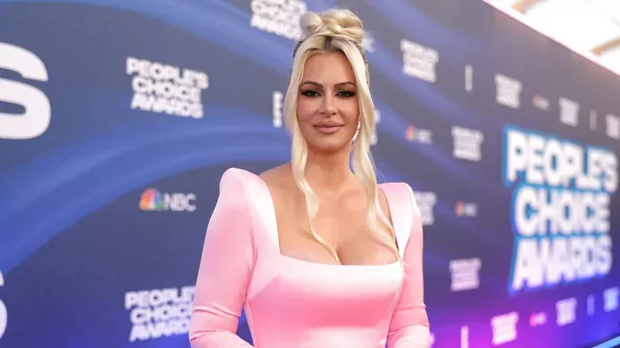 Szexi estélyit vett fel, megmutatta melleit a sztársportoló