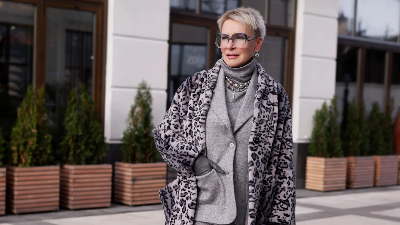 Divatos 50 feletti nő