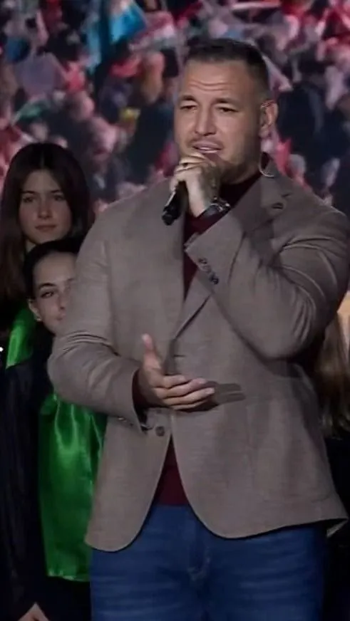 Curtis újra közös dalt ad ki Radics Gigivel