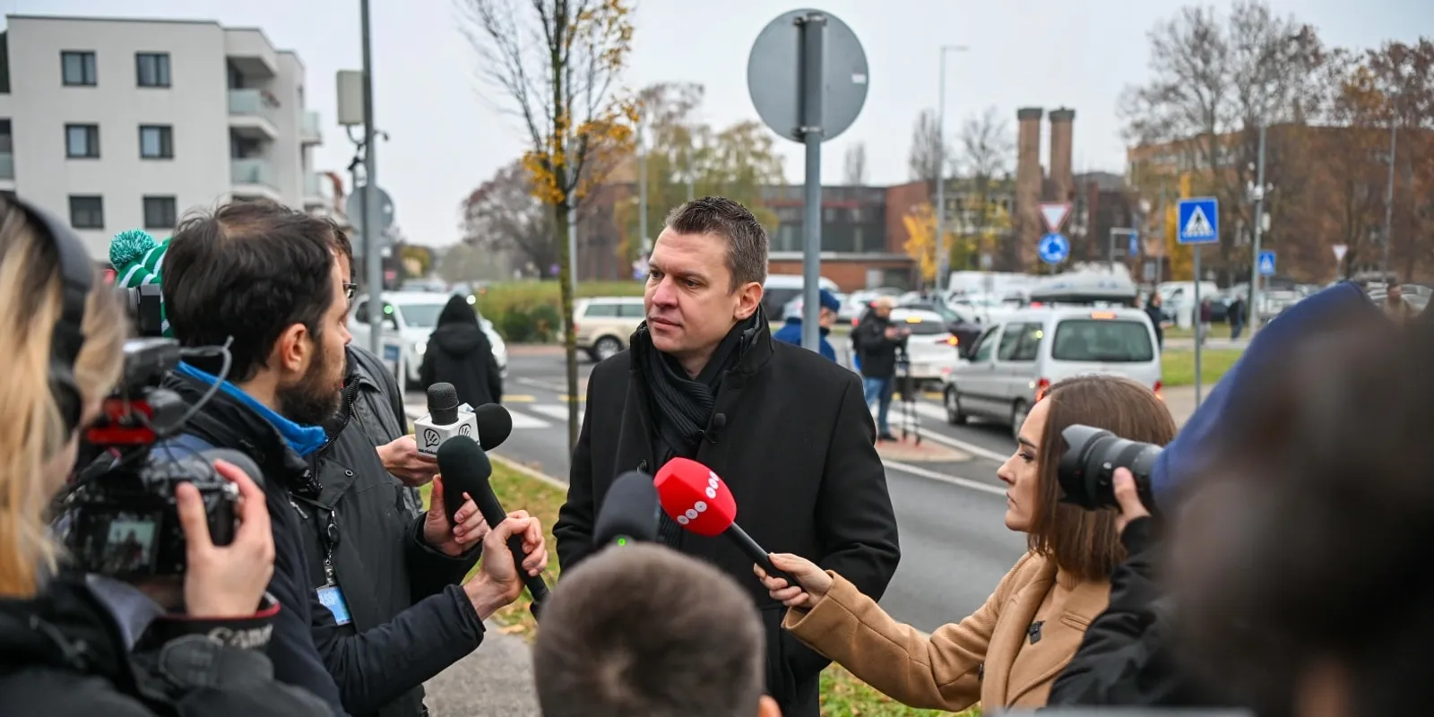 Menczer Tamás: támogassák a háborúellenes magyar kormányt!