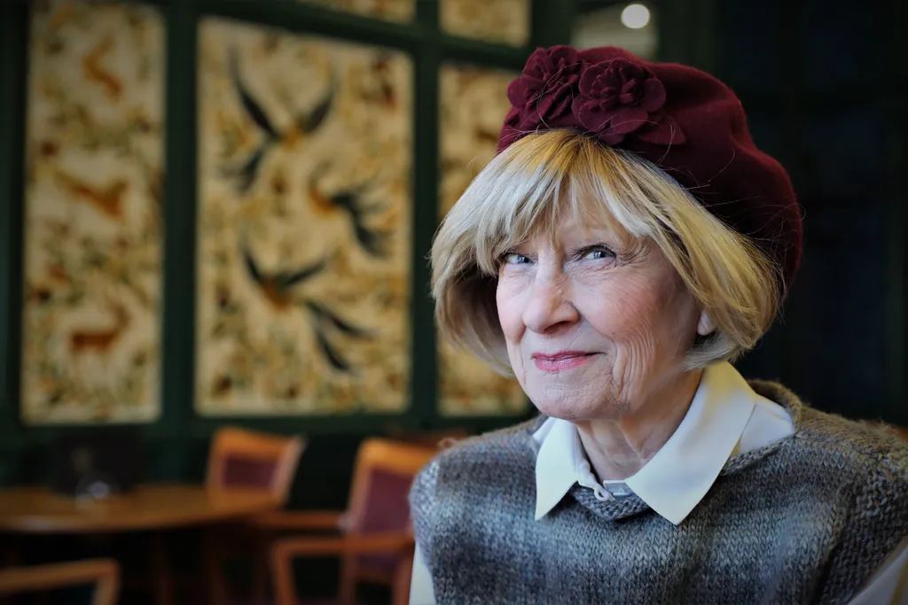 Kudlik Júlia újságíró, televíziós műsorvezető, bemondó. A Magyar Televízió örökös tagja. A Delta című tudományos híradó vezetésével 1965-ben bízták meg, és ezt a munkáját egészen 1996-ig végezte folyamatosan. 