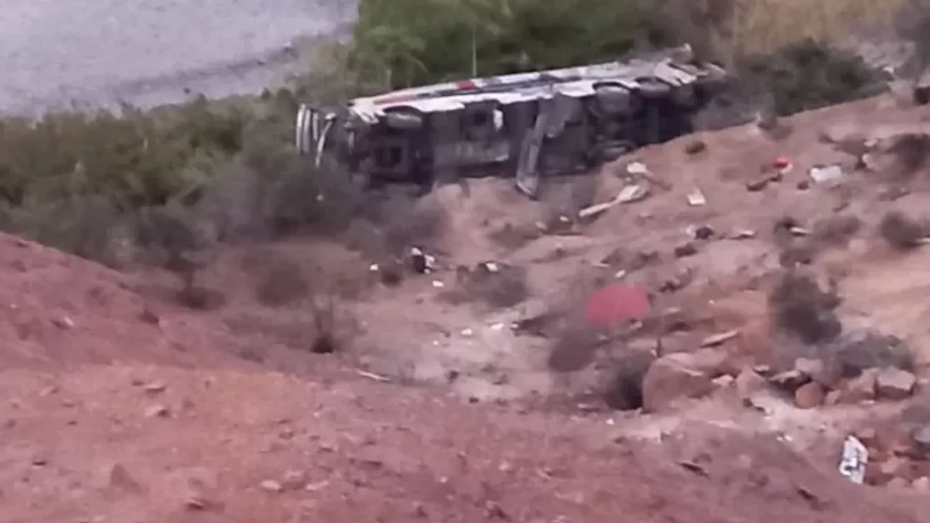 Szörnyű busztragédia történt: legkevesebb 37 ember meghalt