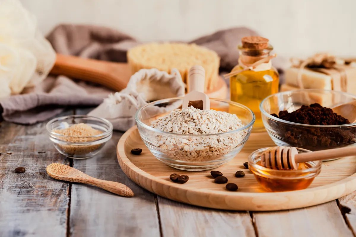 Házi bőrradír elkészítéséhez előpakolt kellékek