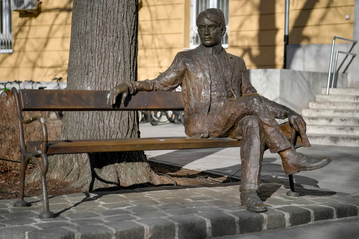 Ady Endre szobor kvíz