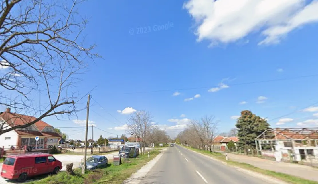 A rendőrök megszállták a Barátság utcát Monorierdőn. Állítólag bomba robbanhatott