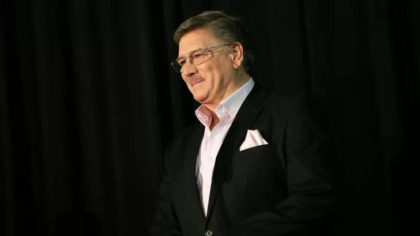 "Bébit senki sem ültetheti a sarokba" – 61 éves lett Kautzky Armand, aki elől Friderikusz Sándor majdnem lenyúlta James Bond szerepét