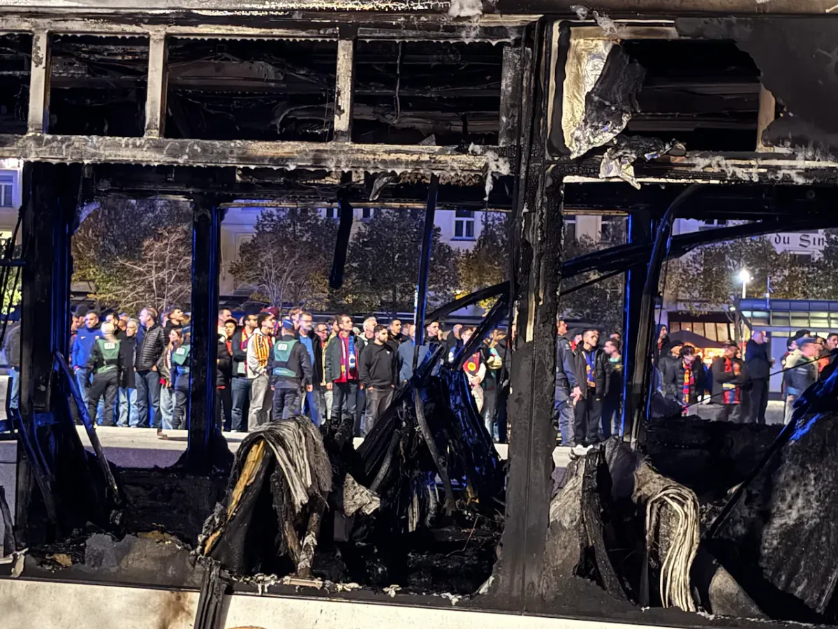 Kigyulladt a Barcelona-szurkolókat szállító busz a BL-meccs előtt