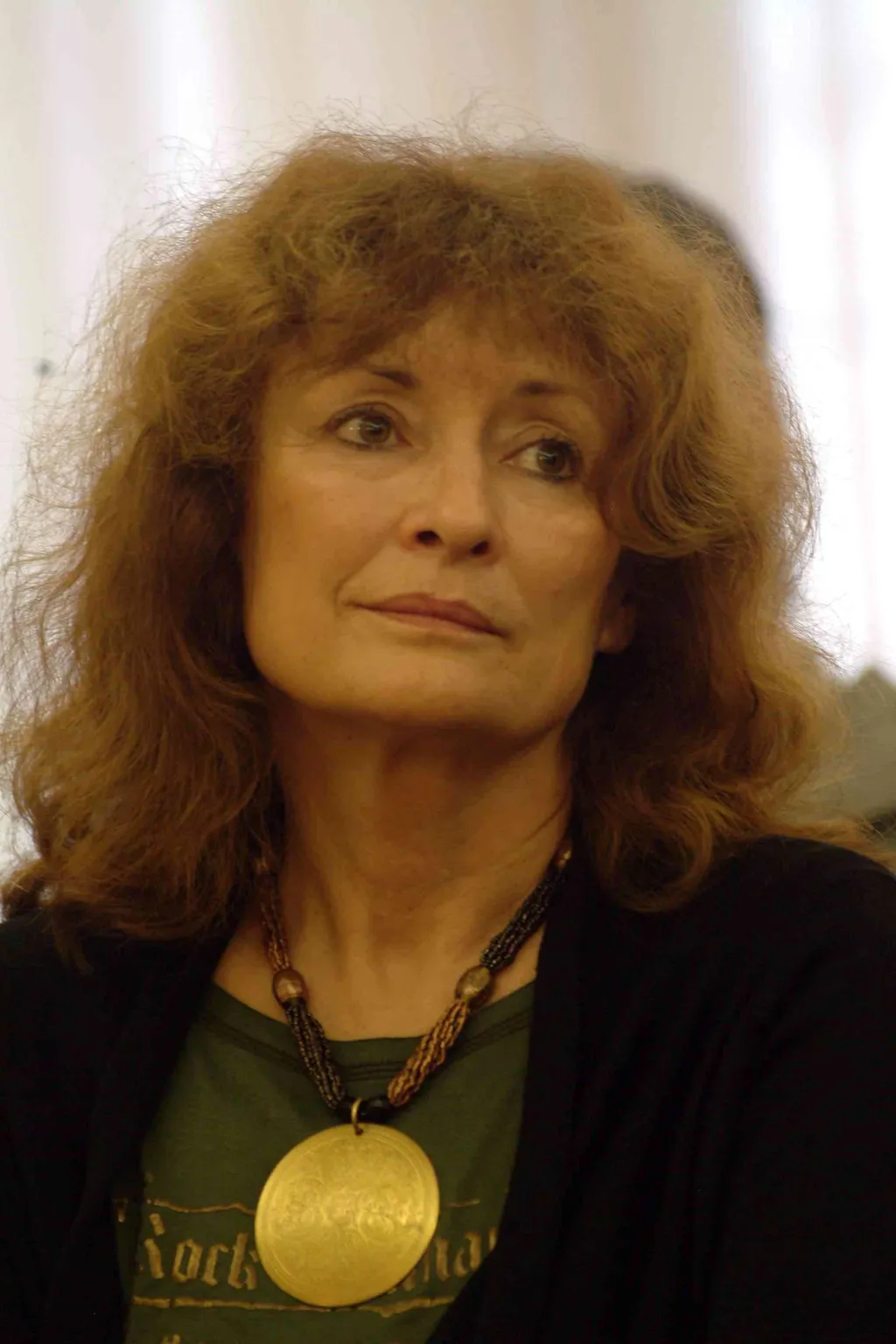 Kondor Katalin közgazdász, újságíró. Éveken át A Hét című televíziós hetilap egyik jellegzetes arca volt. 1991-től a Kossuth Rádió adófőszerkesztője volt, és 2001-ben a Magyar Rádió elnökévé választották.