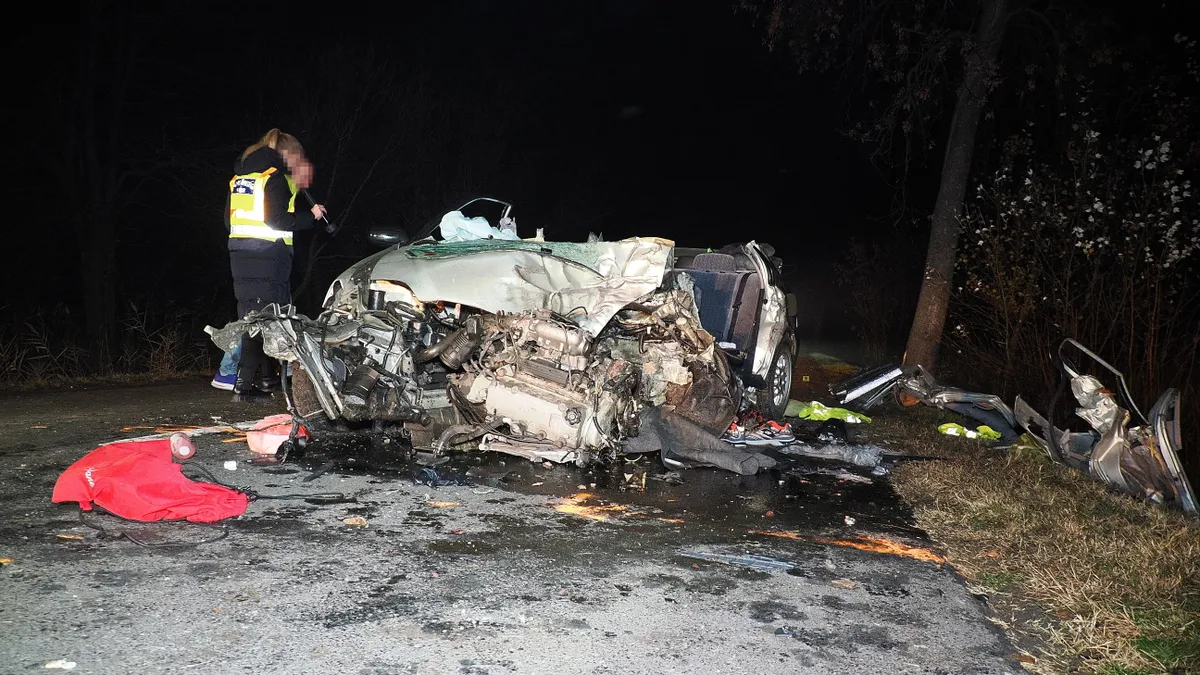 Drámai helyszíni fotók érkeztek az éjjeli kettős halálos balesetről