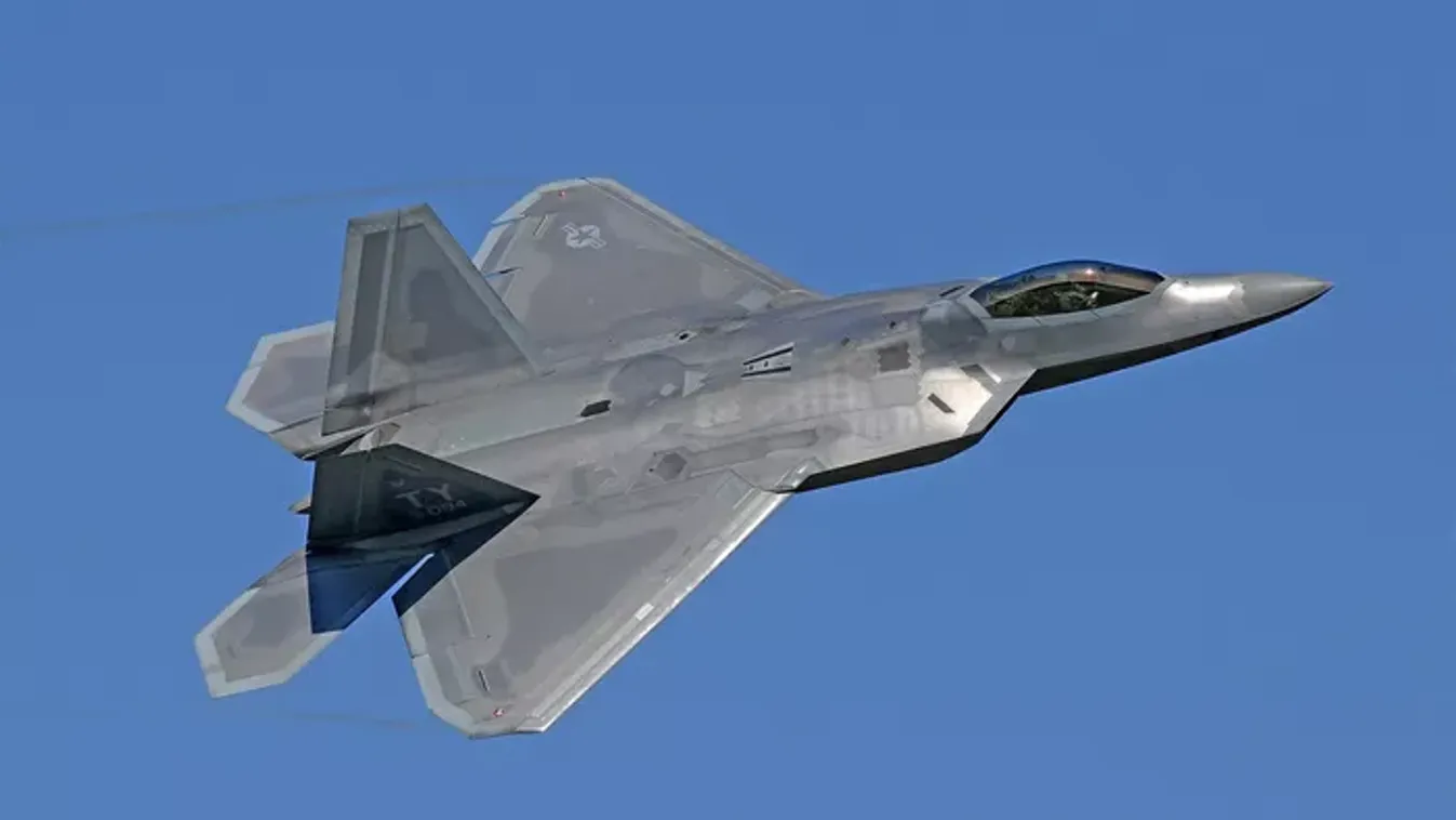 Szörnyű tragédia a gyakorlaton: lezuhant egy vadászgép, a teljes legénység meghalt