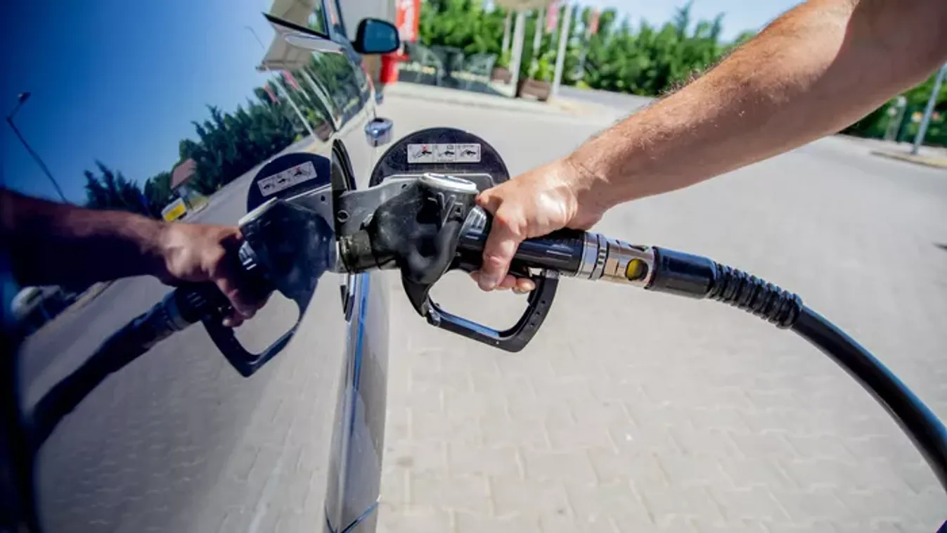 Ezt nem láttuk jönni: holnaptól ez vár az autósokra a benzinkutakon