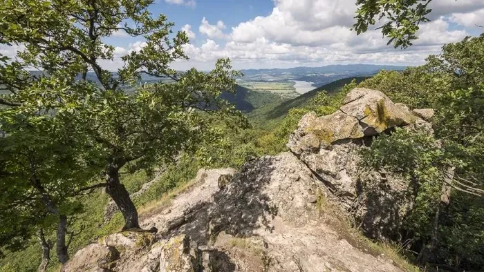 A népszerű Vadálló-kövek megmászására invitálunk