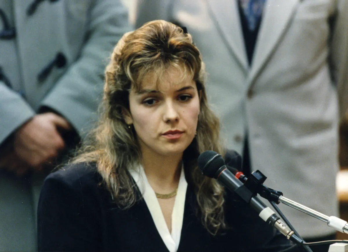 Fehér Fiat Uno banda Mikula Éva