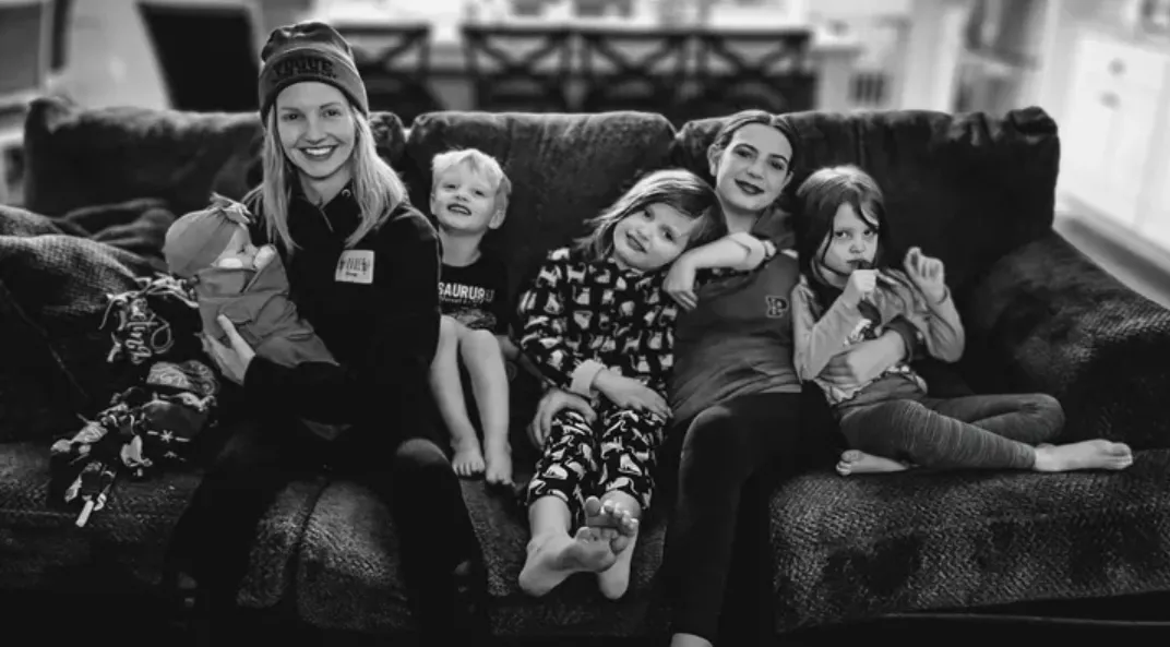 Victoria több gyermeket nevel, akik közül páran szintén különleges gondozásra szorulnak, nem csak a ritka betegségben szenvedő Hazel