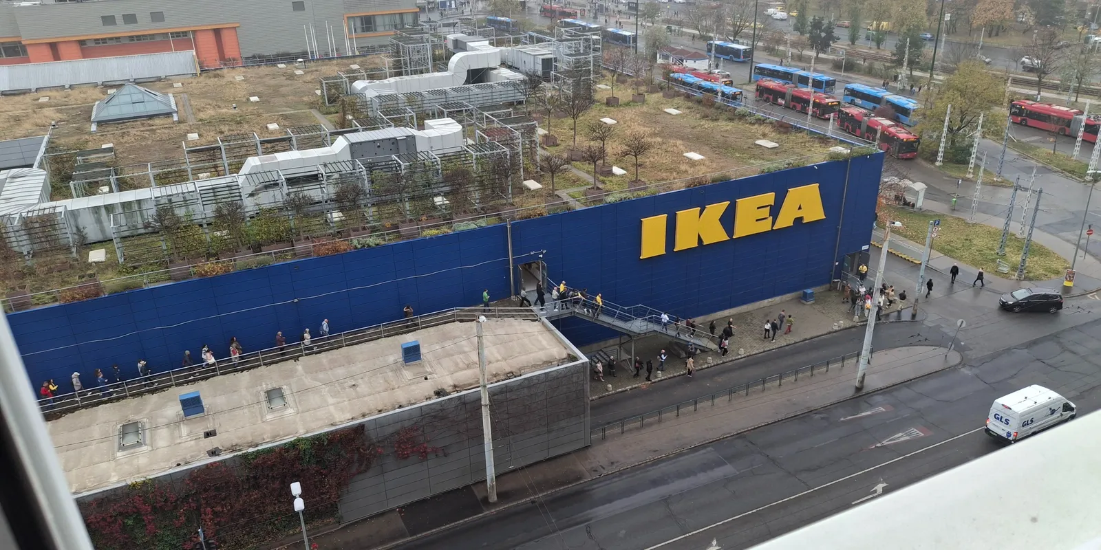 Pánik az IKEA-nál, azonnal el kellett hagyni az épületet