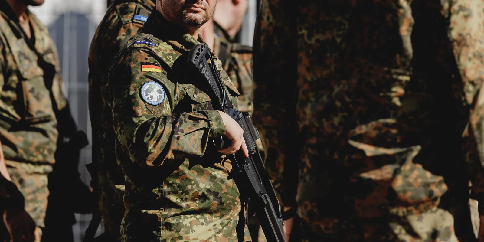 Minden 18 éves férfit sorozni fognak