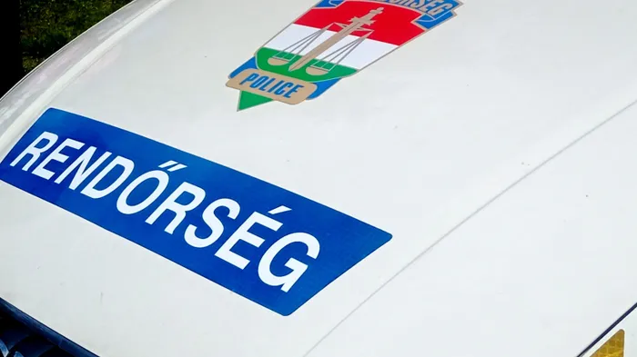 Rendőrök lepték el a Teleki teret, megkéseltek egy nőt