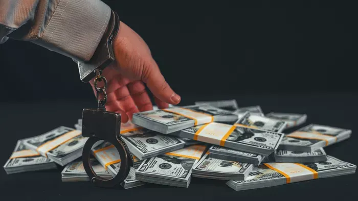 Hazaárulásért vonul börtönbe a híres rapper