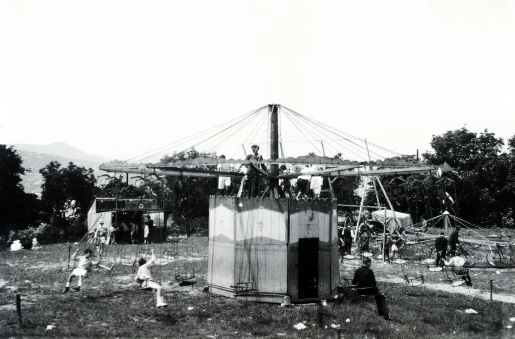 Vurstli a Szirtes út melletti tisztáson, a Kálvária közelében, 1935.