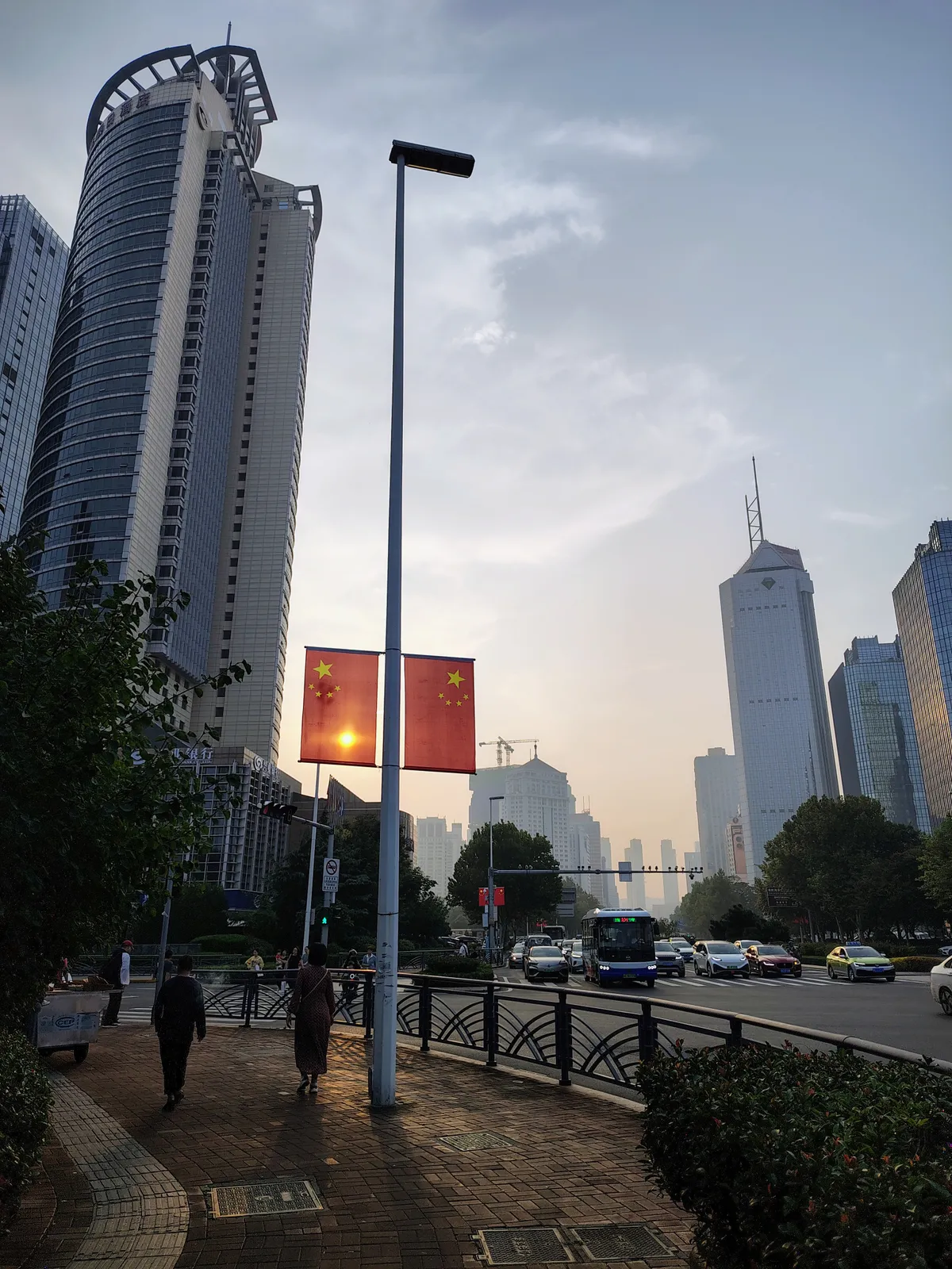 Kína legszebb helyeinek egyike: toronyházak a kínai Csingtaóban.