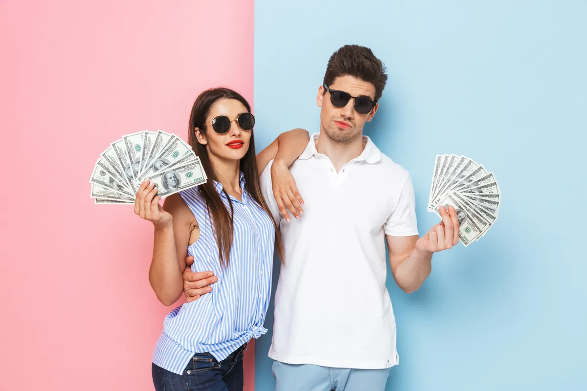A horoszkóp szerint ezek a férfi és női csillagjegyek sok pénzt szeretnének