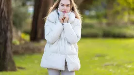 Csinos öltözködés télen: A tollak a hidegtől is megóvnak