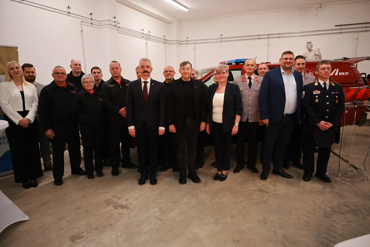 2025.11.13
A Pro Filii Alapítvány, az MKIF Zrt. és a Bicskei Önkéntes Tűzoltóság közös sajtóeseménye, ahol egy úgynevezett gyorsbeavatkozású jármű kerül átadásra.