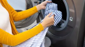 Az illatos ruhák titka: 10 praktika, hogy jó legyen beleszagolni a friss holmikba