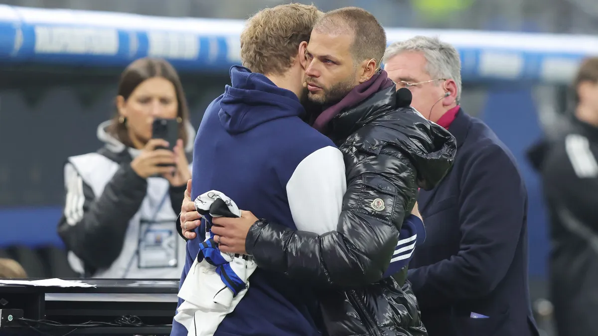 „Soha ne add fel!” – Potyogtak a könnyek a stadionban, rákos kislánya életéért küzd a fociedző