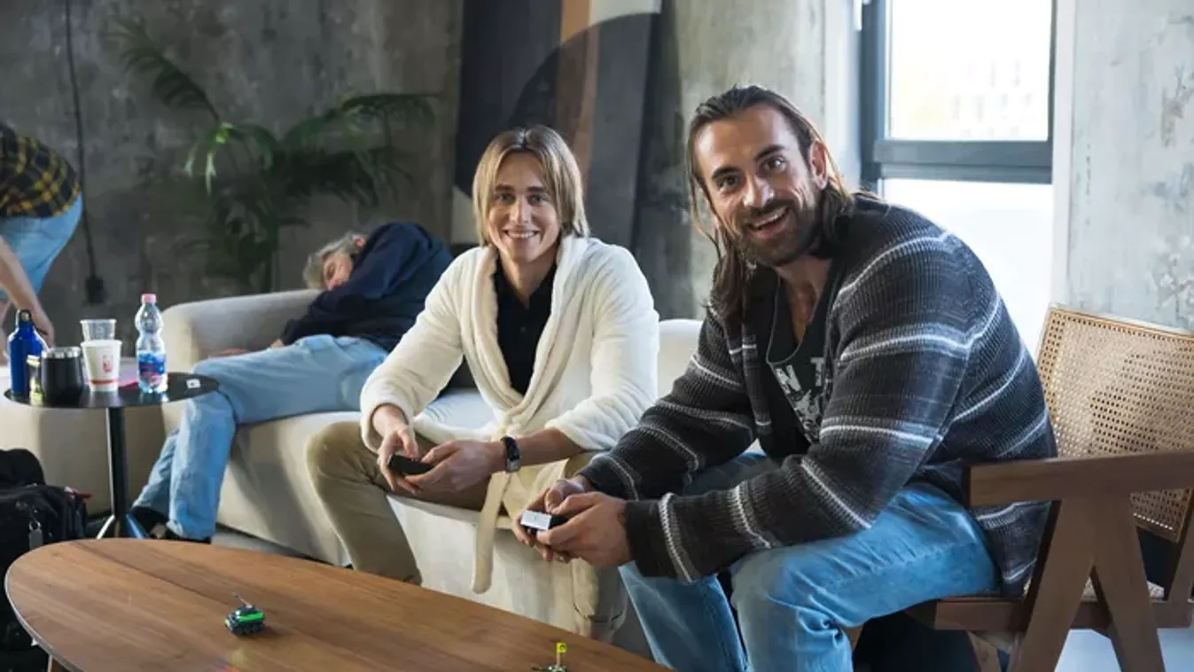 Dobó Kata castingolta Mucsi Zoltán négylábú kollégáját, Bodzát