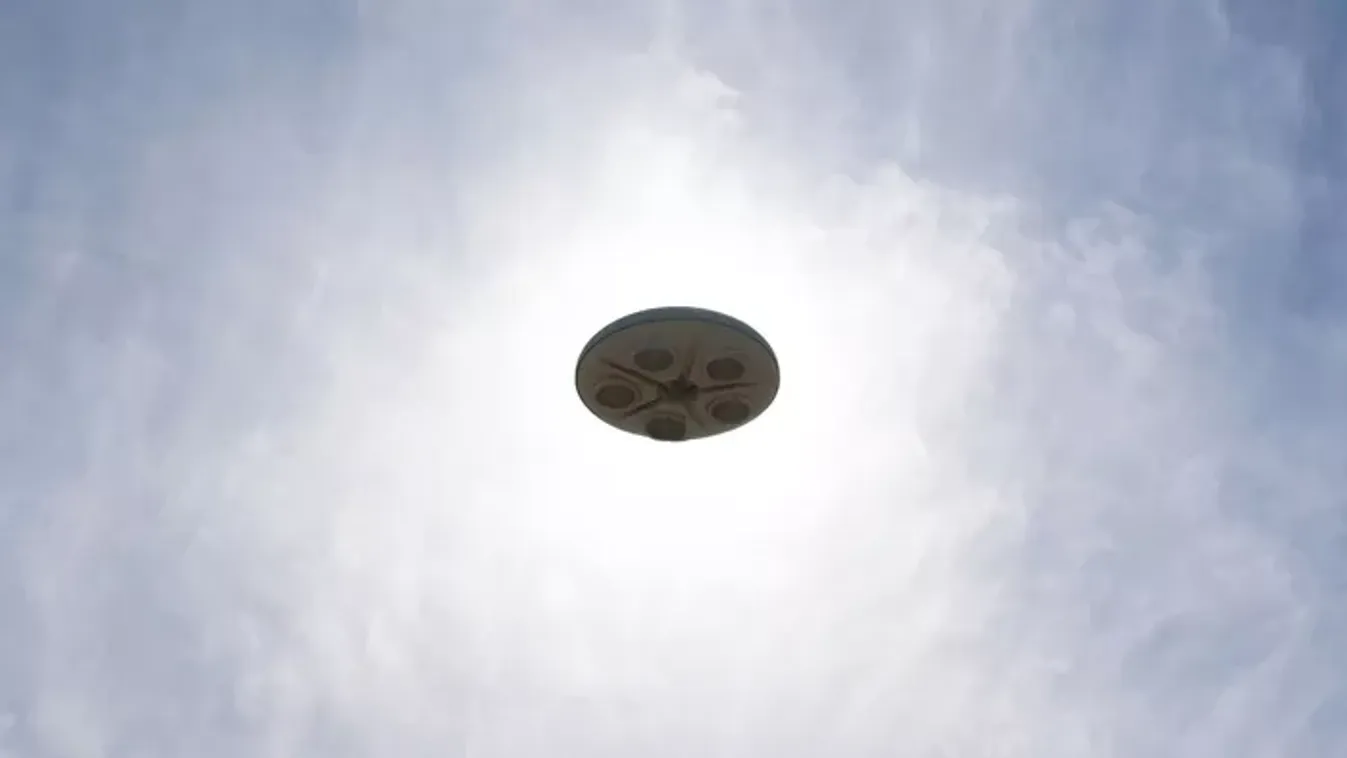 Szóhoz sem jutottak a munkások! UFO suhant az égen