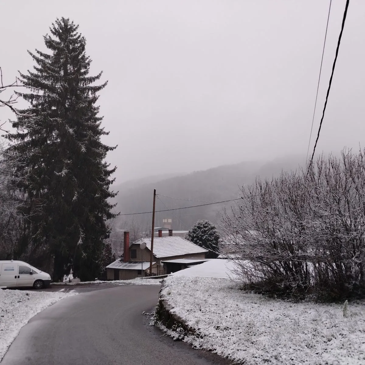 Havazás az országban: Ajkán is lehullott a hó