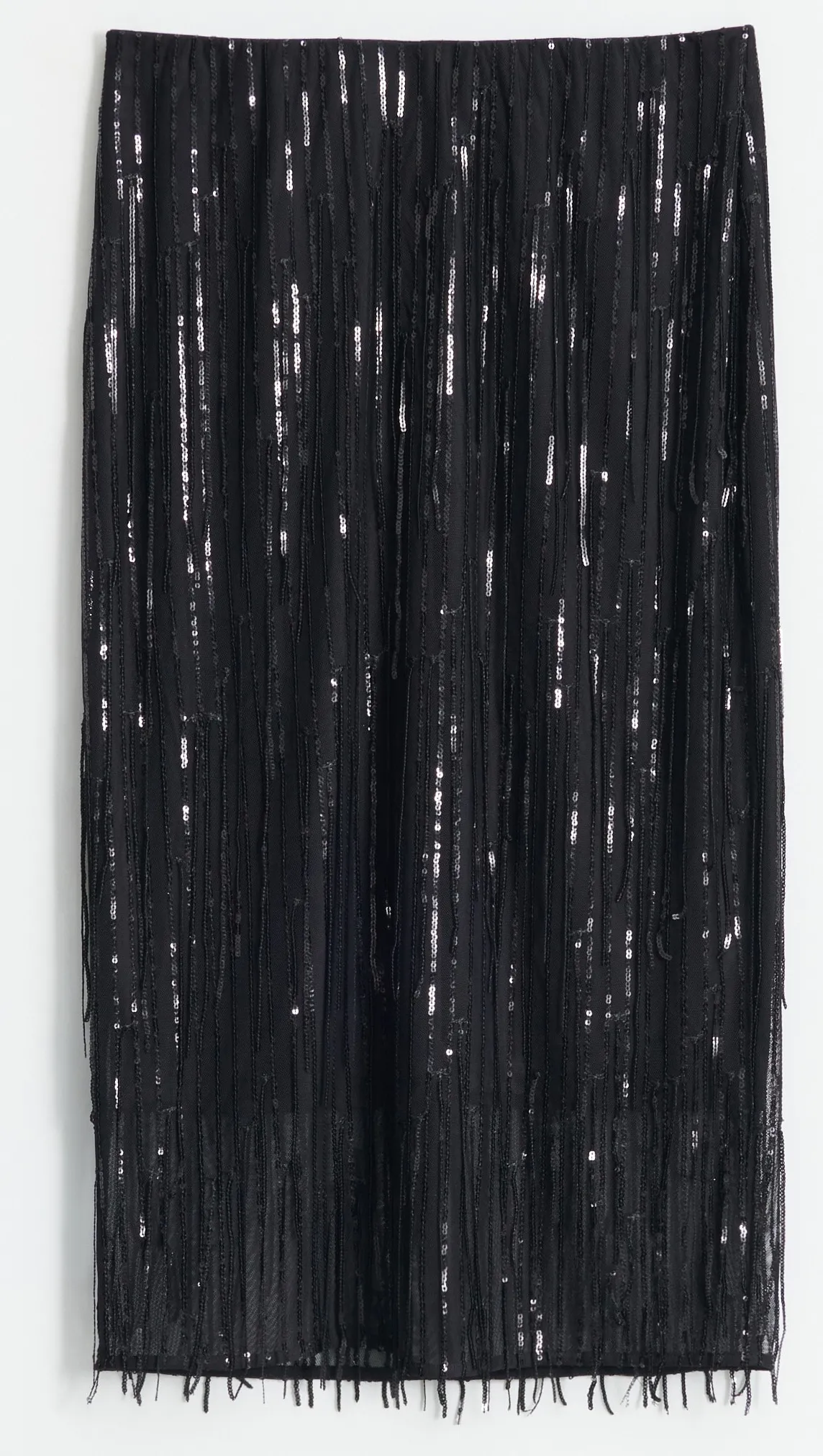 2025-ös téli divat: fekete midi szoknya.