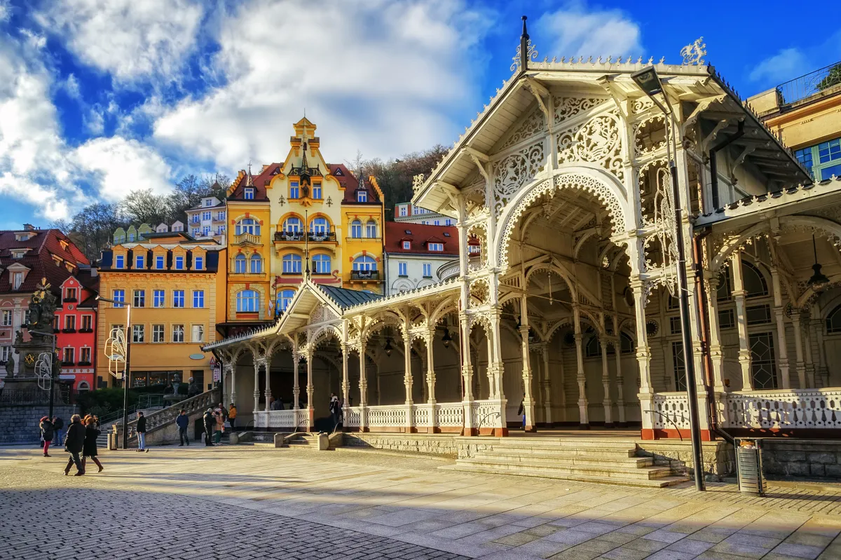 Karlovy Vary a romantikus békebeli fürdőváros