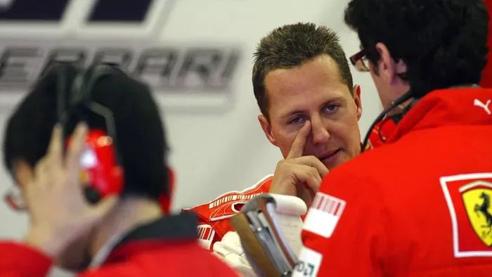 Michael Schumachert csak kilencen látogathatják