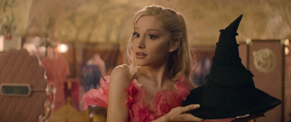 Ariana Grande, Cynthia Erivo, Jeff Goldblum dans le film "Wicked", adapté de la comédie musicale de Broadway