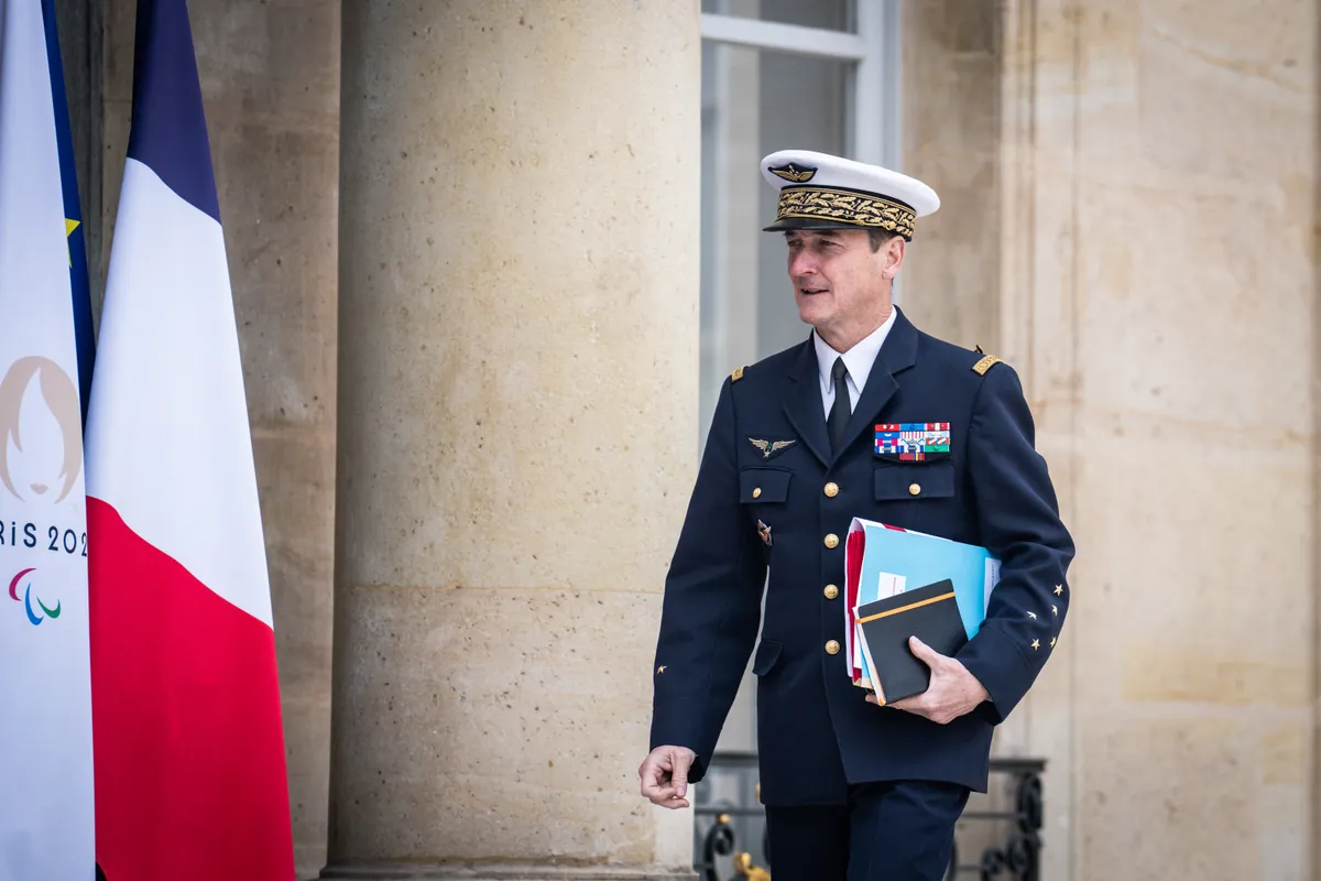 Fabien Mandon, a francia fegyveres erők vezérkari főnöke háborúra készül 