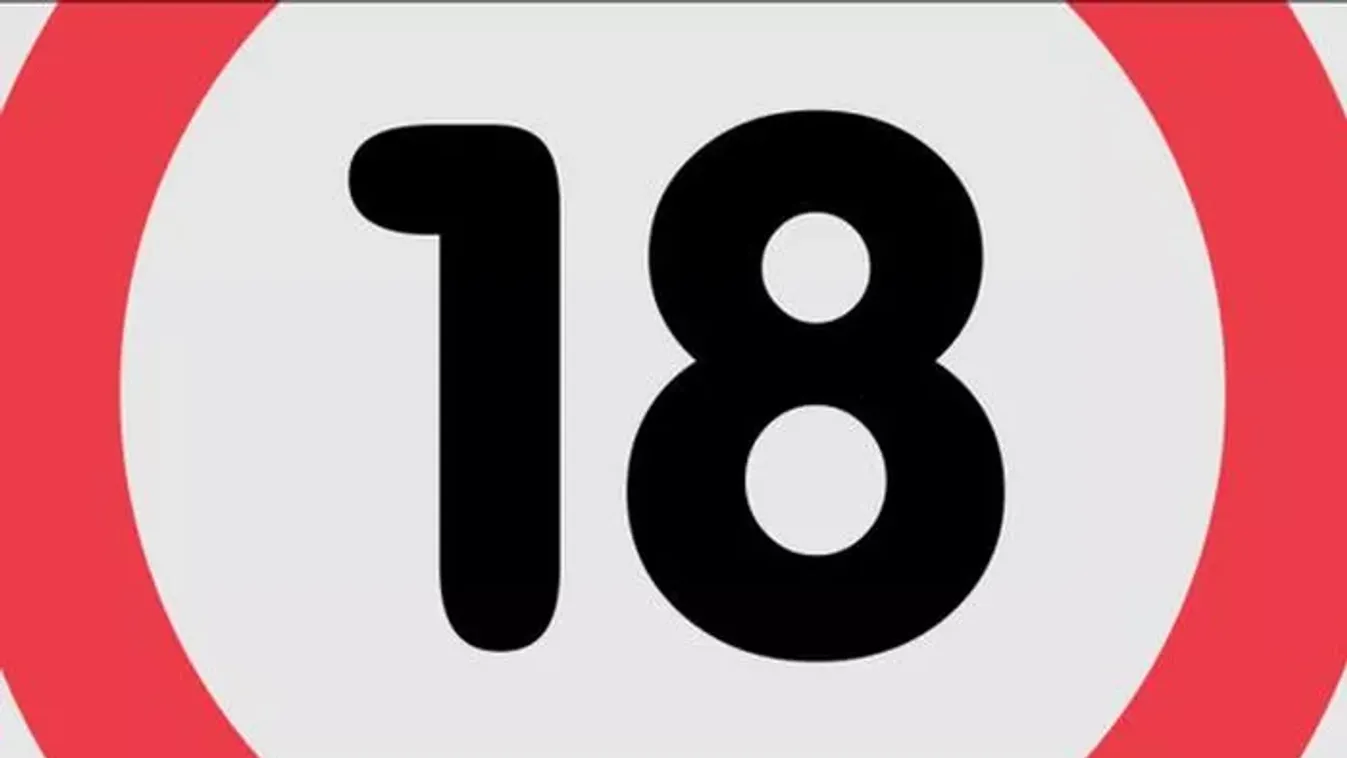 Lecsúszott róla a felső, ekkora melle van valójában a focistafeleségnek - fotók