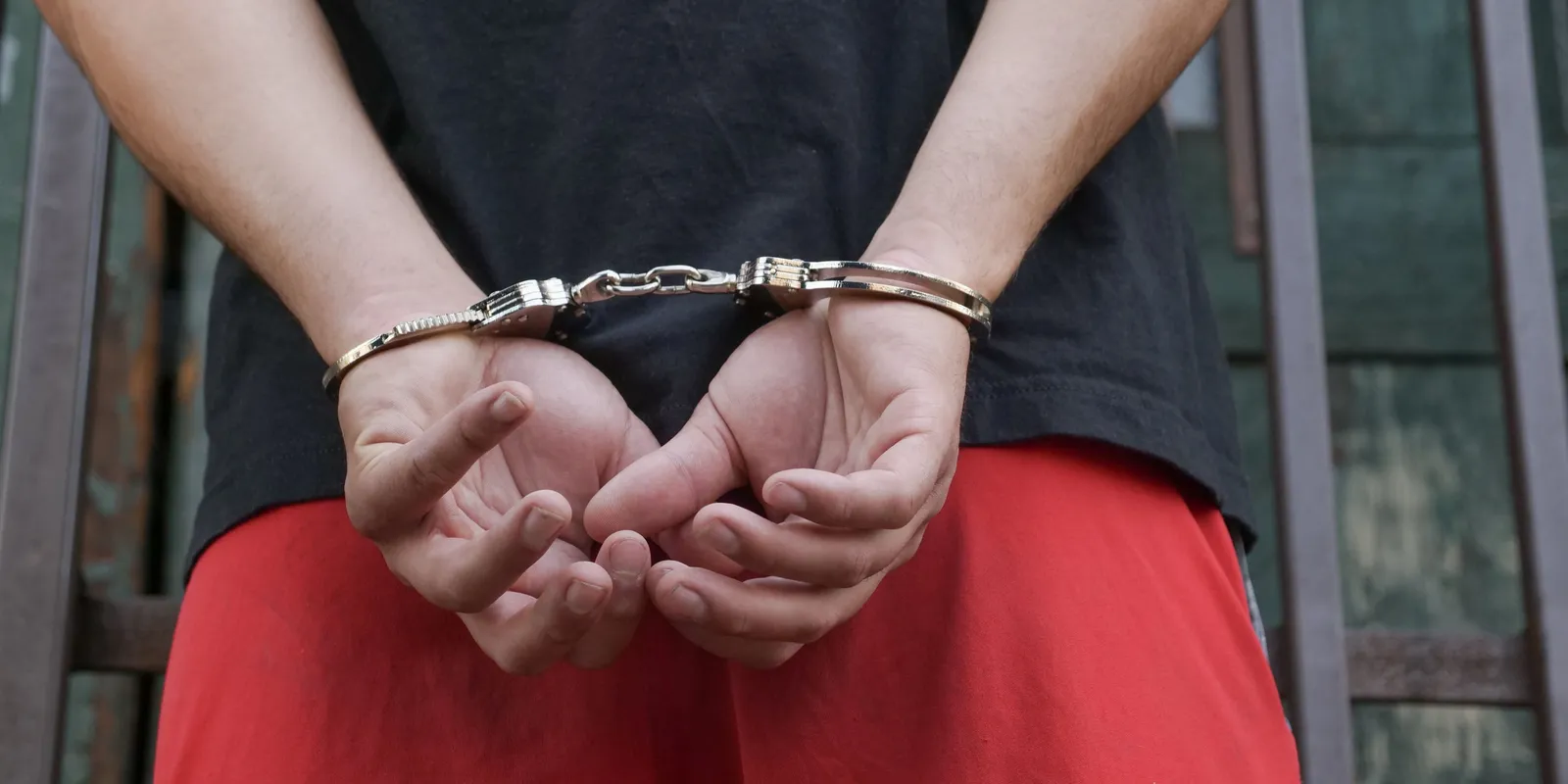  Legendás énekest vártak elfogatóparanccsal a hatóságok