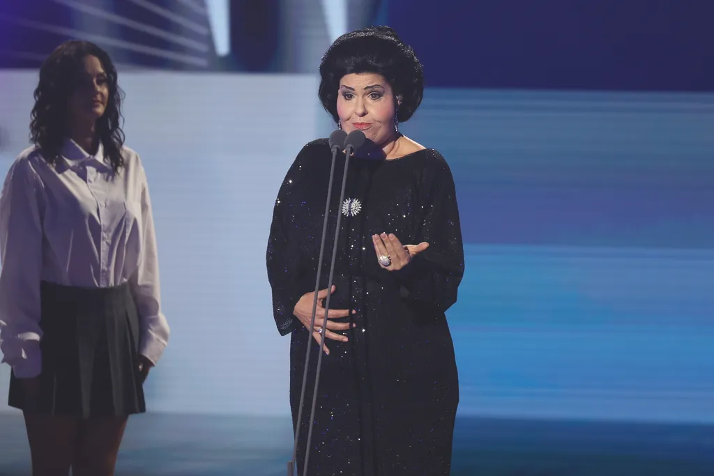 Az aranytorkú katalán díva, Montserrat Caballé bőrébe bújva eresztette ki a hangját Dér Heni. 