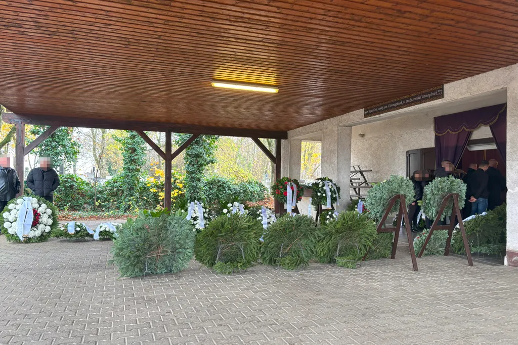 Vonat elé hajtó srác temetése 2025_11_17
Temetés Szentmártonkátán