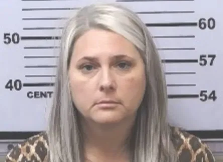 A gyermekét bántalmazó nőt óvadék ellenében szabadlábra helyezték.