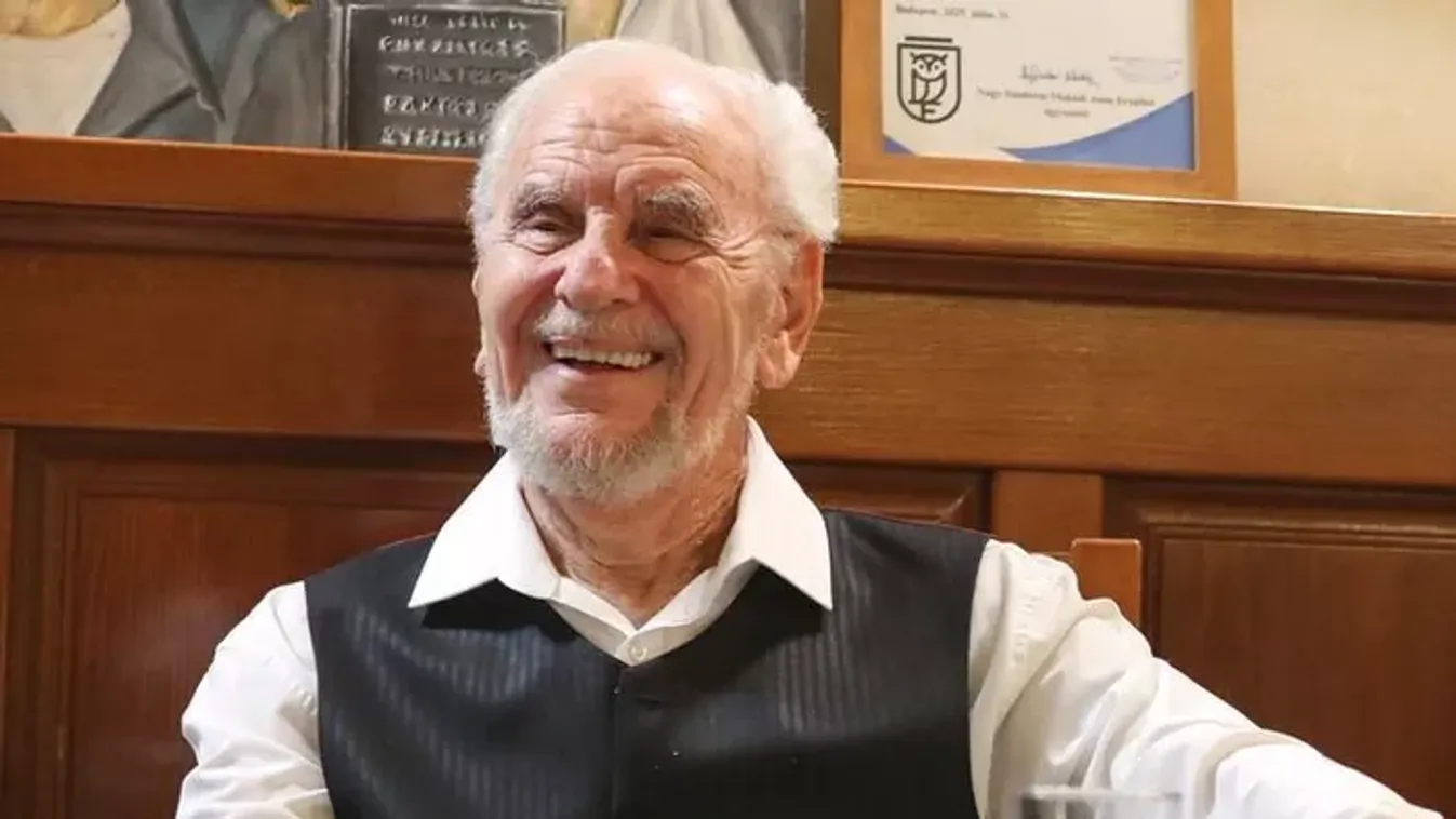 Olimpikonok, világbajnokok is részt vettek Müller Péter exkluzív könyvbemutatóján