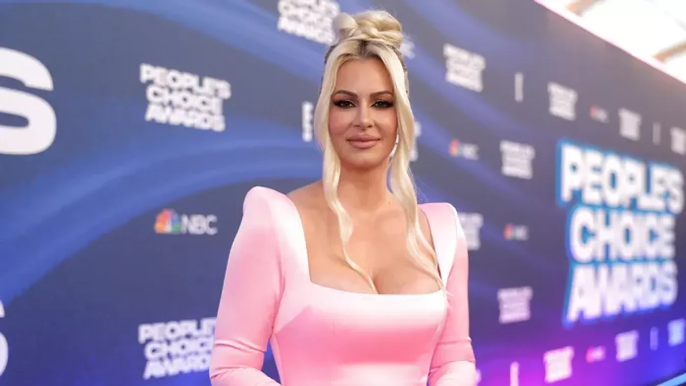 Benézel a cickók közé? Megmutatta gigamelleit a szexi pankrátornő