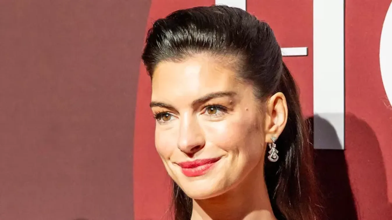 Hihetetlen, de igaz: 43 éves lett az igazi neveletlen hercegnő, Anne Hathaway – Galéria