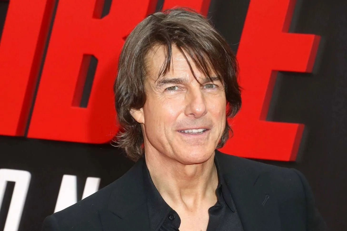 Tom Cruise már egy fiatal színésznő oldalán pózolt