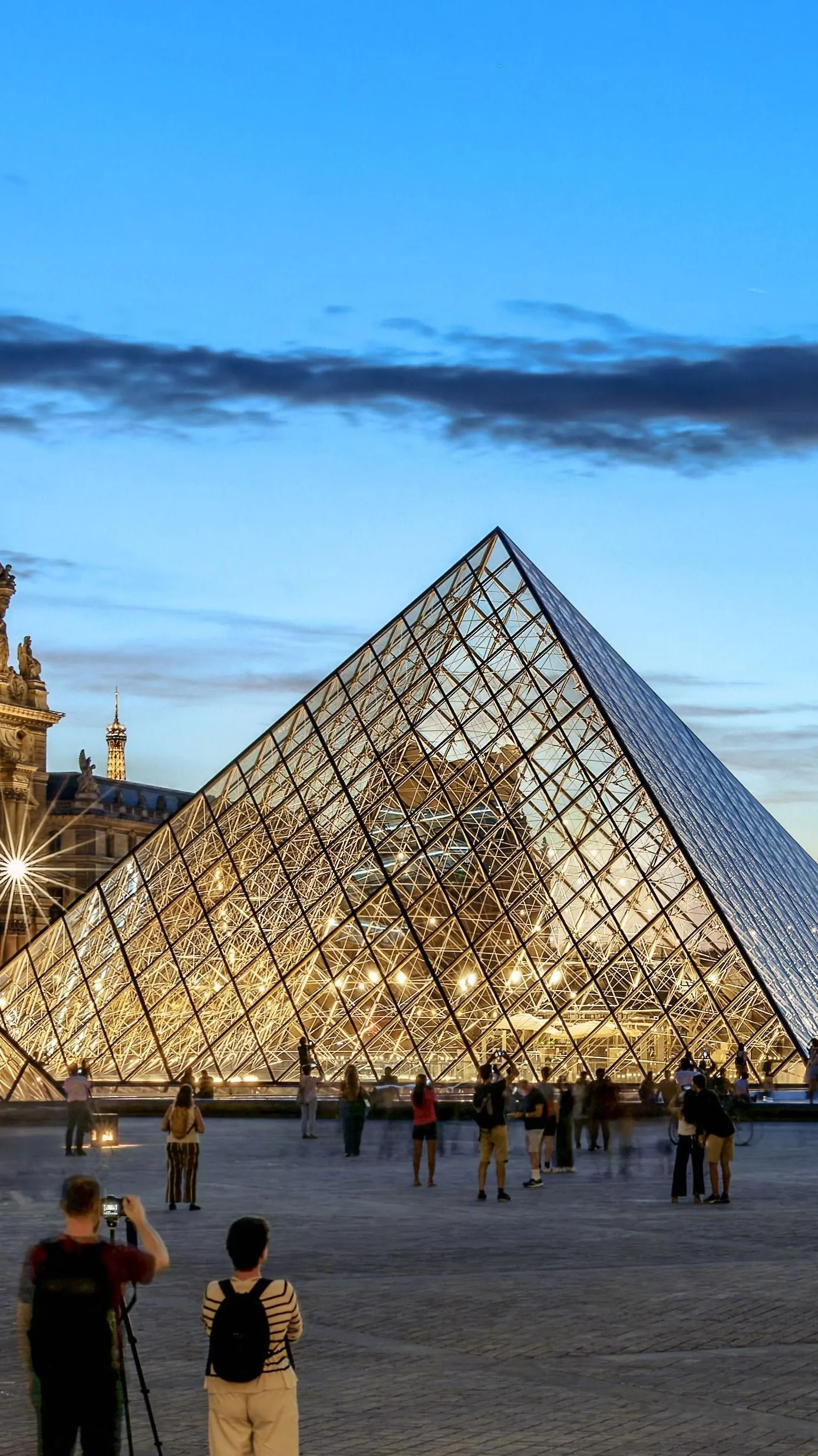 Rajonganak a nők a Louvre rablóiért