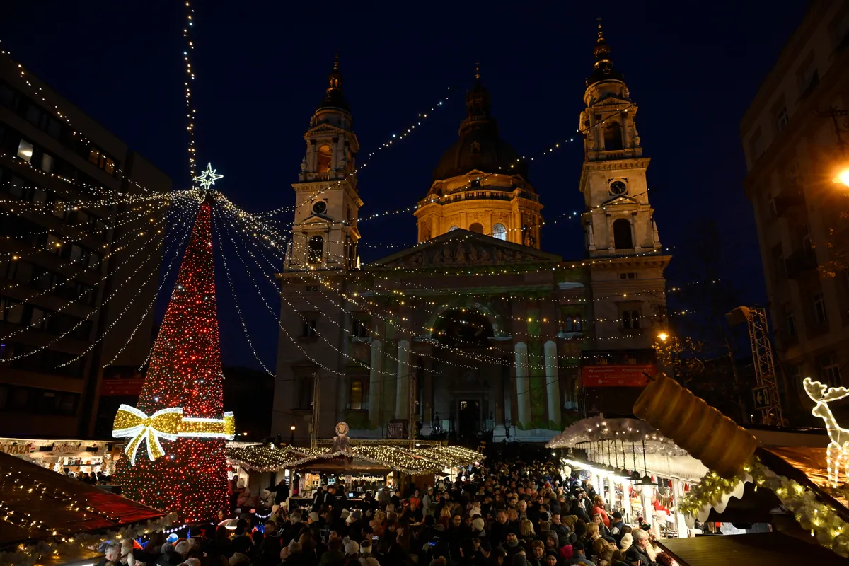 Ma megnyíltak Budapest legnagyobb karácsonyi vásárai, többek között az Advent Bazilika